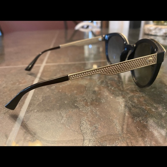 Versace sunglasses - Picture 3 of 4